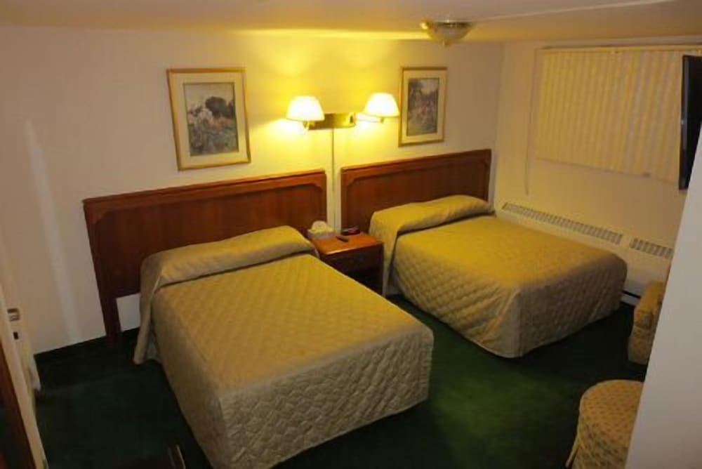 Double Room, 2 Queen Beds photo 2