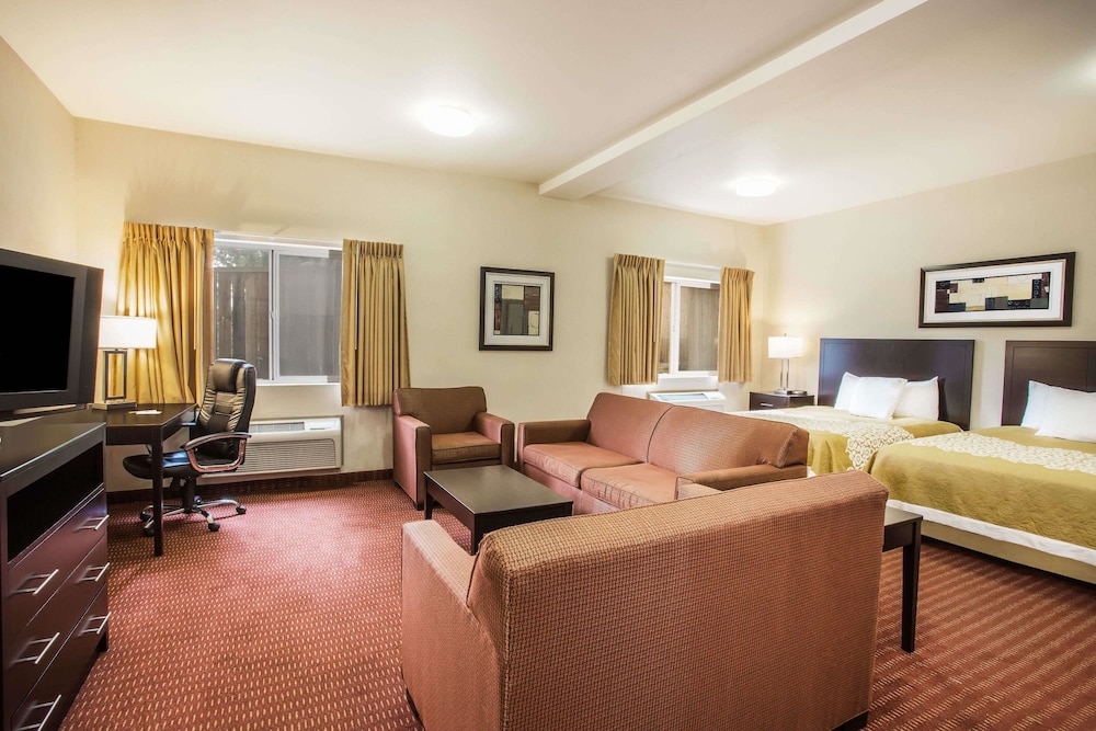Room, 2 Queen Beds, Accessible, Non Smoking - Photo 1