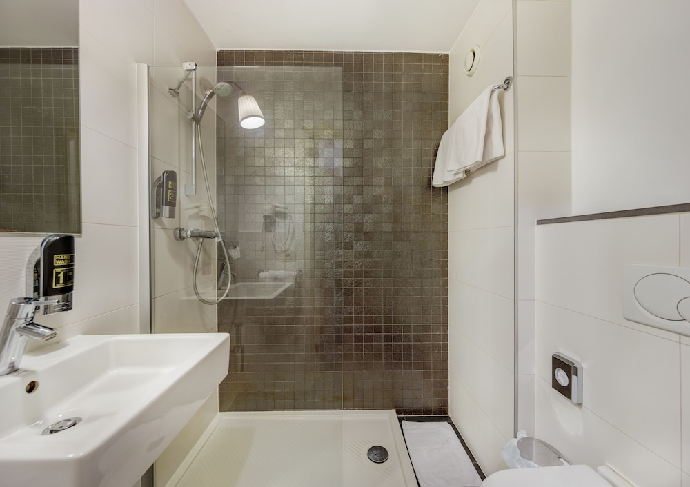 Twin Room - Photo 5