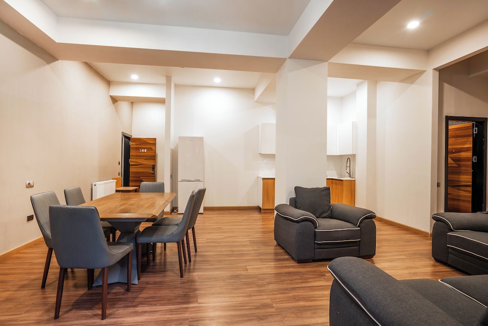 Two-Bedroom Suite - Photo 7