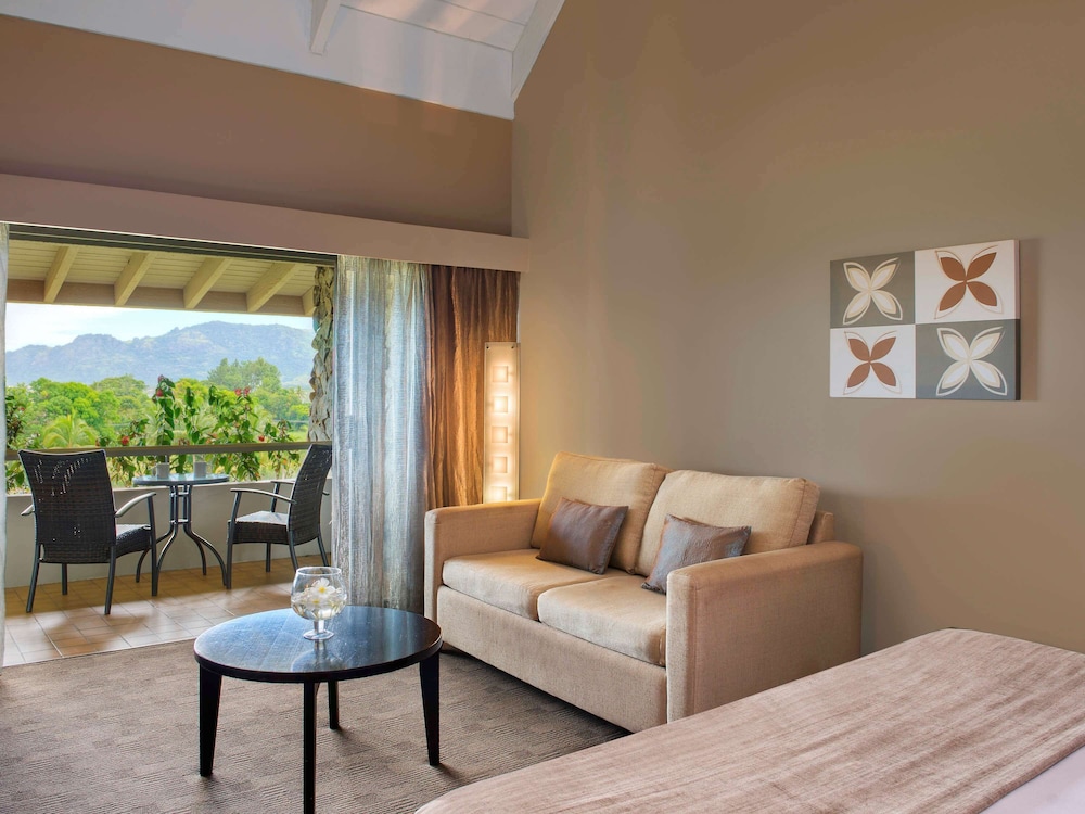 Executive Room, 1 King Bed with Sofa bed photo 4