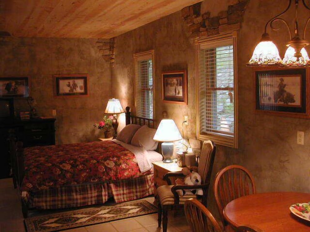 Comfort Cabin, 1 Bedroom (Poncho's Hideout) photo 1