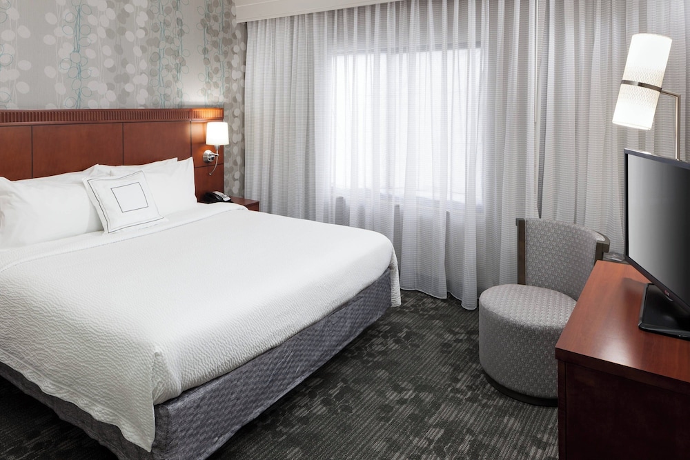 Suite, 1 Bedroom, Courtyard View (Hearing Accessible)