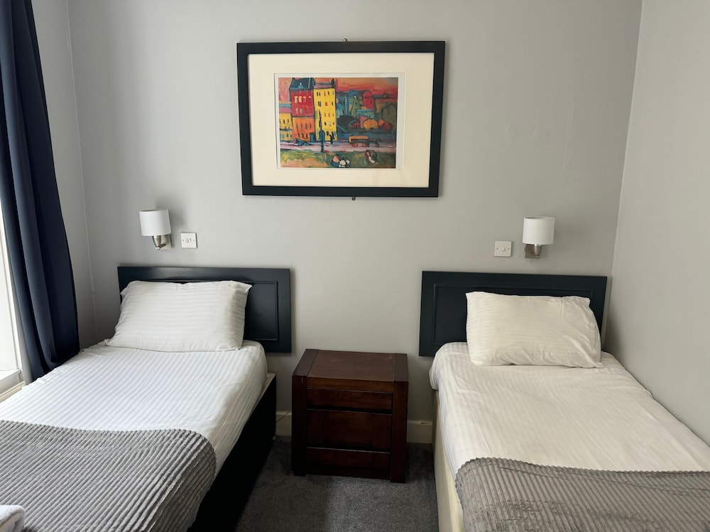 Standard Twin Room - Photo 3