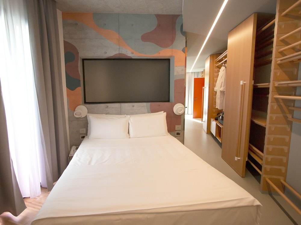 Suite, 1 Queen Bed