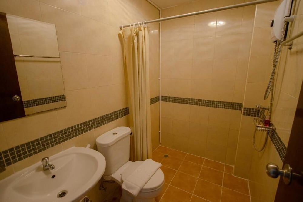 Standard Room, 1 Queen Bed - Photo 6