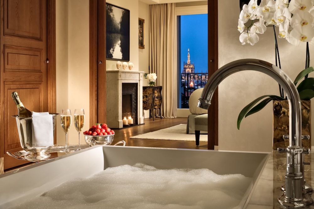 Imperial Suite (Non Smoking) thumbnail 5