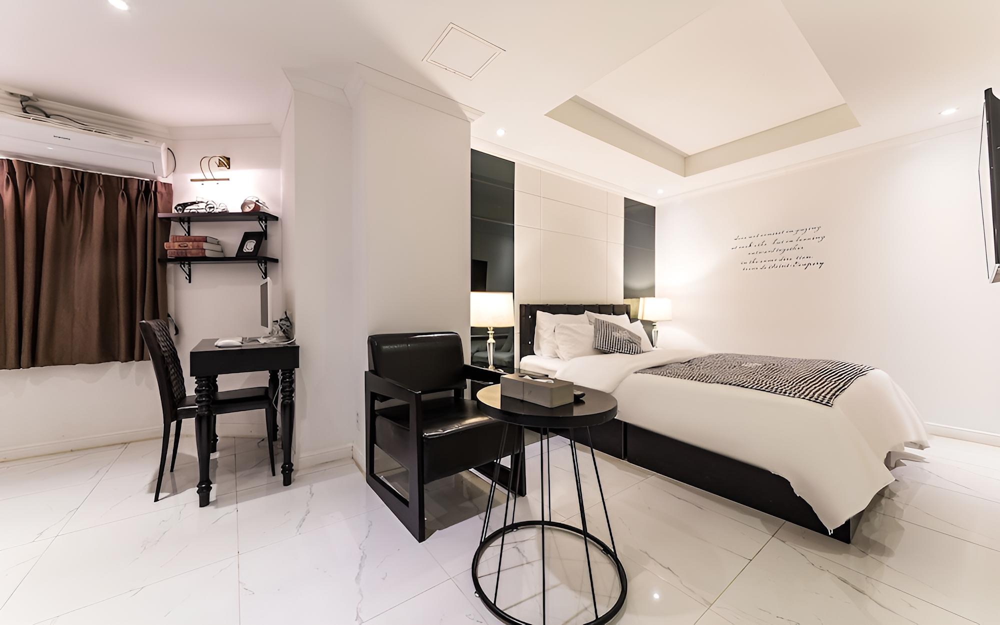 Room (Premium) - Photo 38