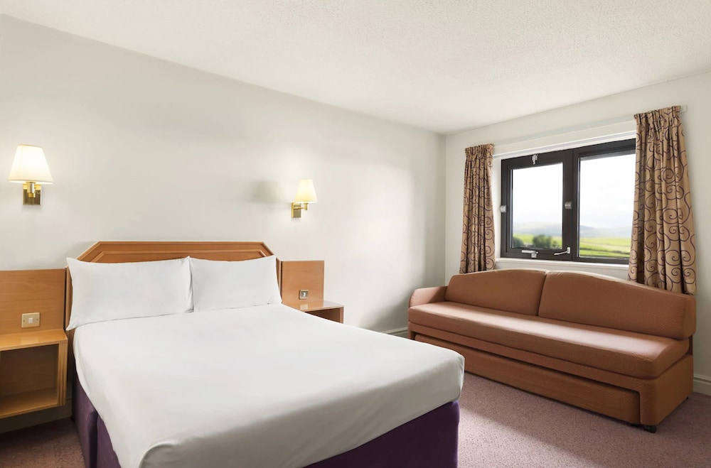 Room, 1 King Bed with Sofa bed, Non Smoking photo 2