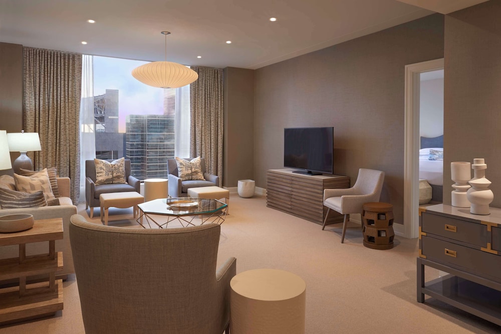 Signature Suite - Leaside