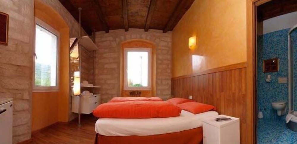 Classic Double or Twin Room, 1 Double Bed, Non Smoking, Mountain View photo 1