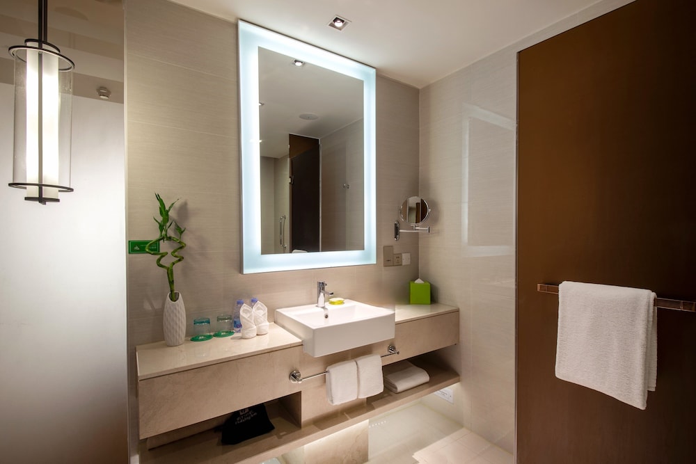 Standard Room, 1 King Bed (High Floor)