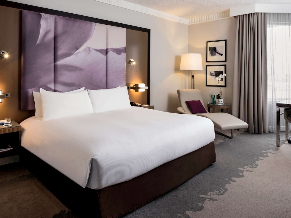 Deluxe Room, 1 King Bed, Lagoon View