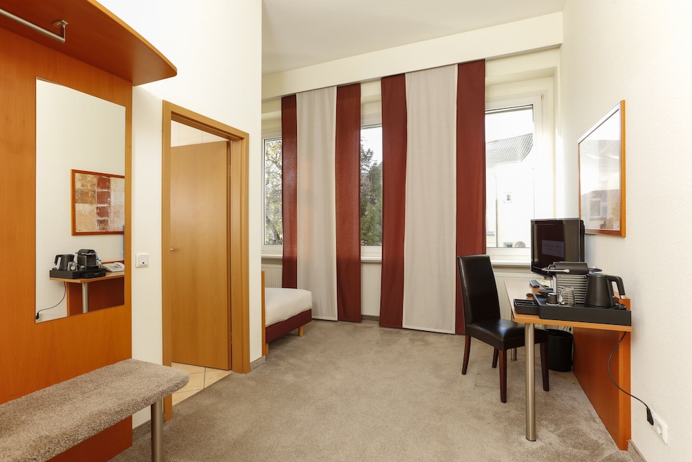 Basic Single Room, 1 Twin Bed, Non Smoking
