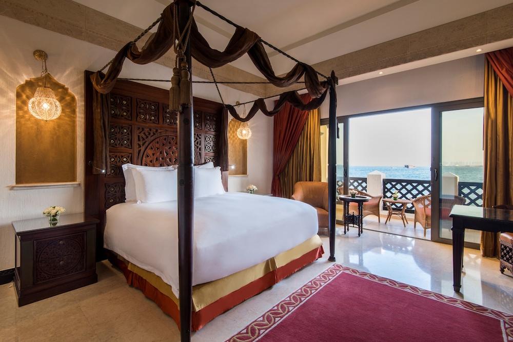 Deluxe King Room with One King Bed (Non Smoking) photo 2