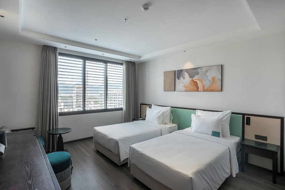 Deluxe Double Room Single Use, City View