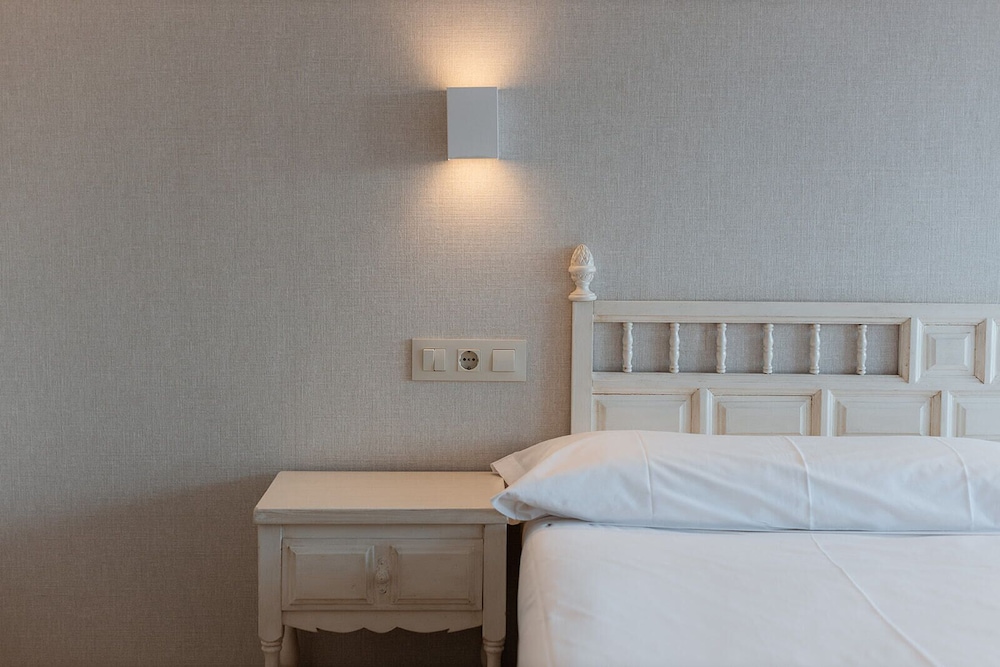 Room (2 adults + 2 children) - Photo 2