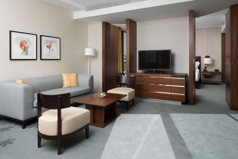 Suite, 1 King Bed (Garden Terrace) photo 2