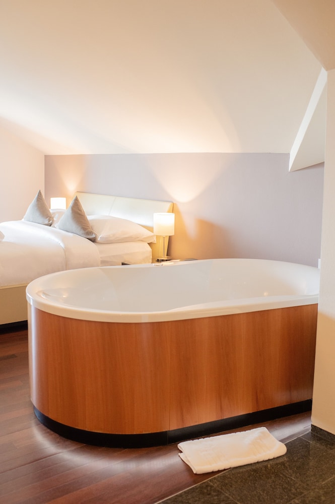 Junior Suites with Alps and Lakeview