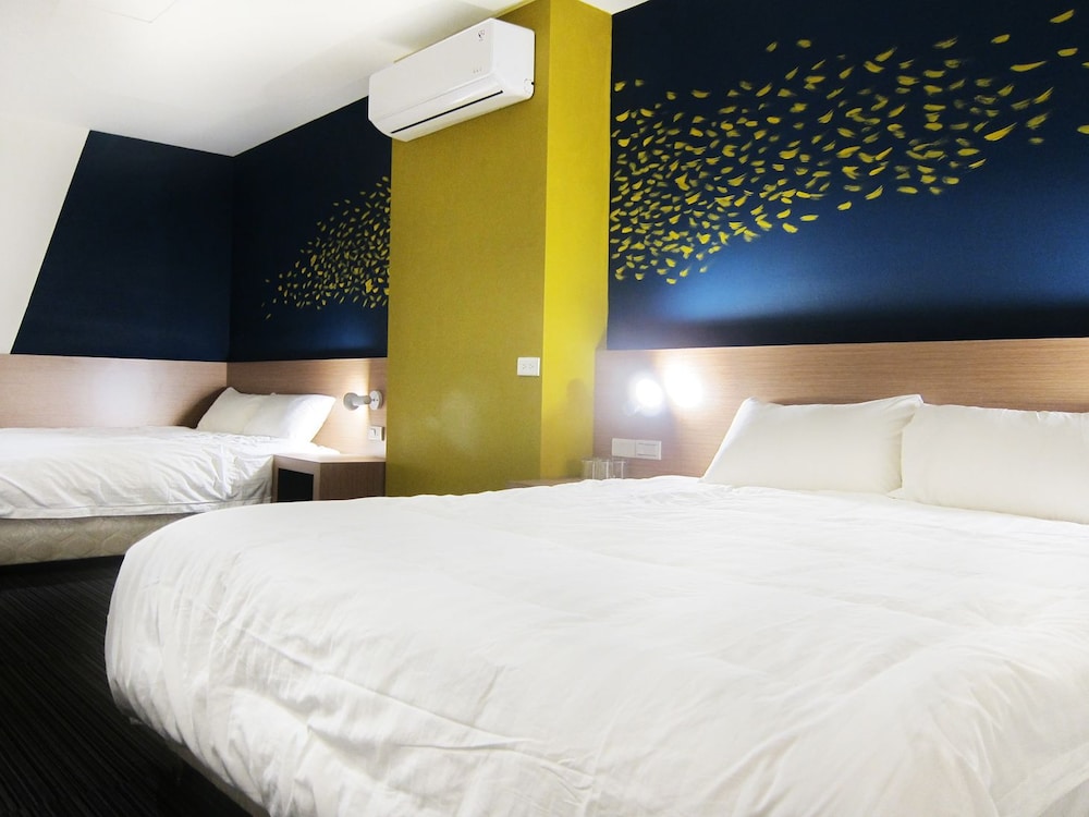 Standard Quadruple Room, 2 Double Beds, Non Smoking photo 3