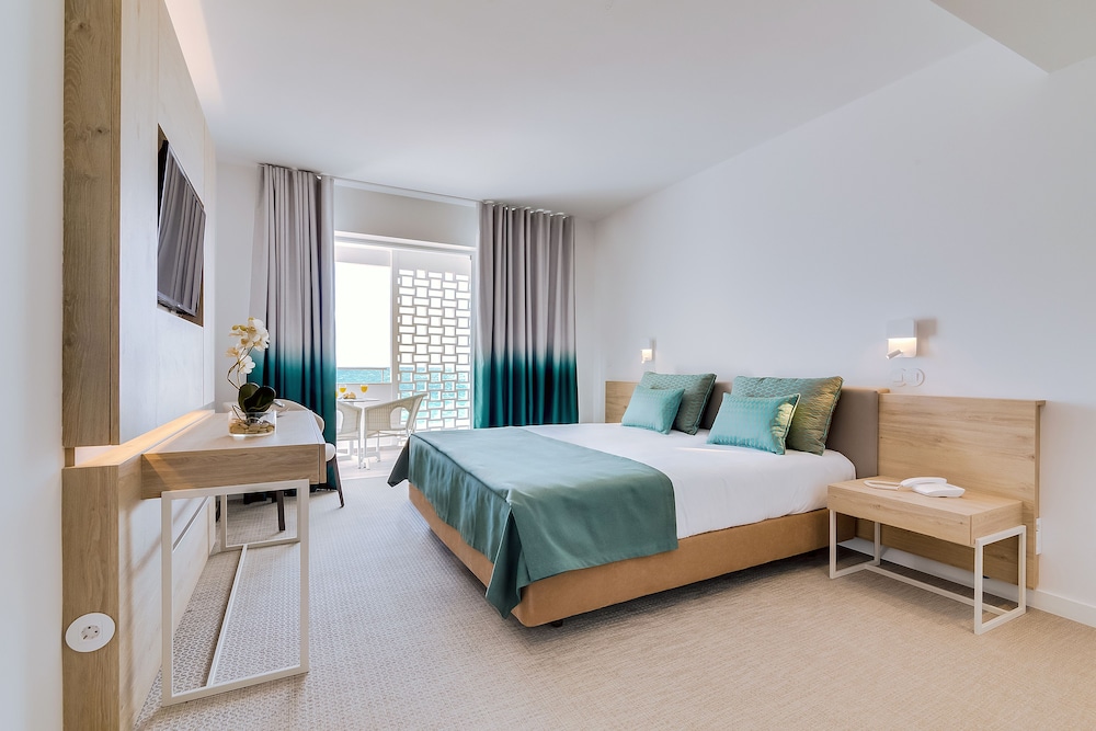 Double or Twin Room, Balcony, Sea View - Photo 1