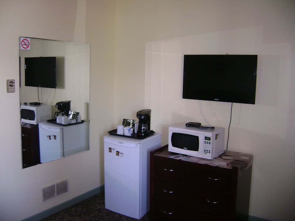 Room, 2 Queen Beds, Non Smoking photo 2