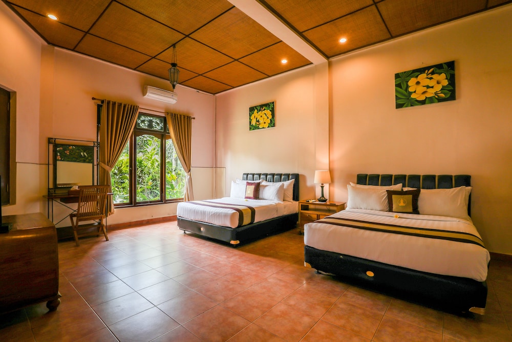 Family Room, 2 Double Beds, Balcony, Garden View