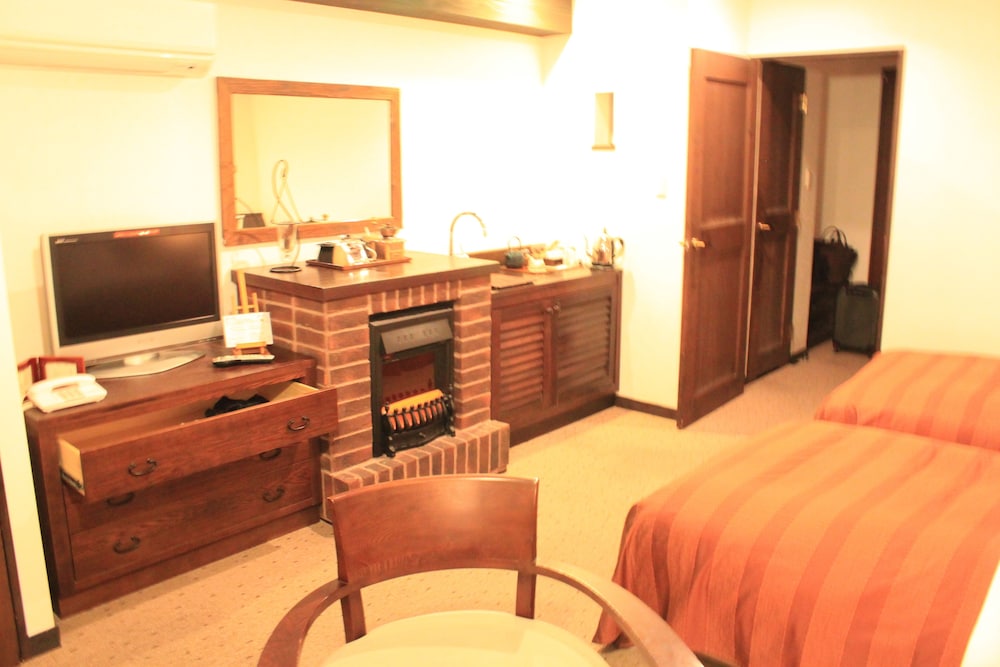 Twin Room, Multiple Beds, Non Smoking, Mountain View - Photo 3