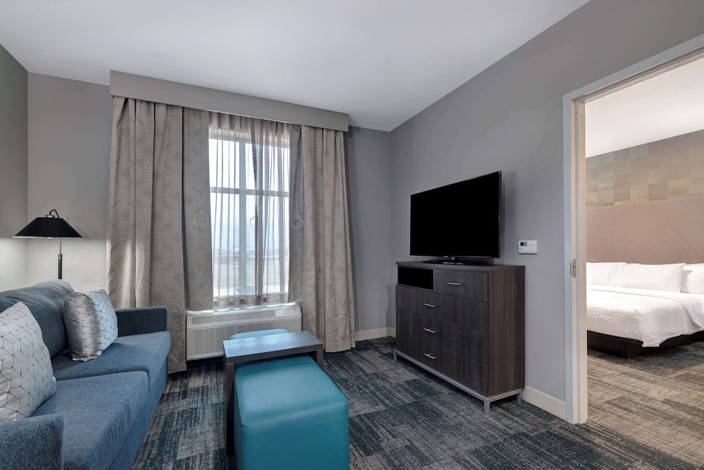 Suite, 1 King Bed, Accessible (Hearing) - Photo 4