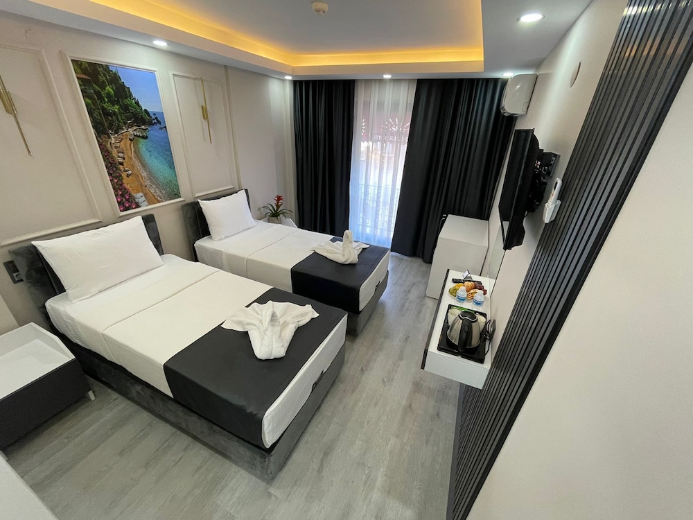 Standard Double or Twin Room photo 1