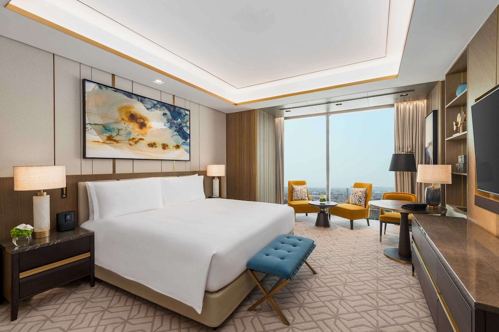 Premier Room, 1 King Bed - Photo 6