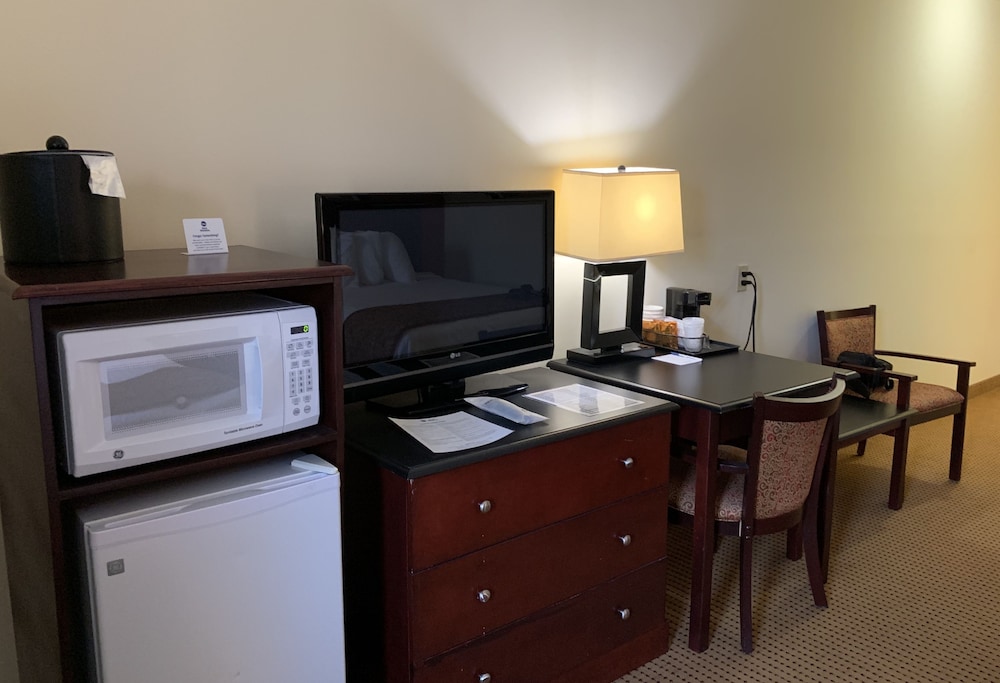 Room, 2 Queen Beds, Non Smoking, Refrigerator & Microwave - Photo 5