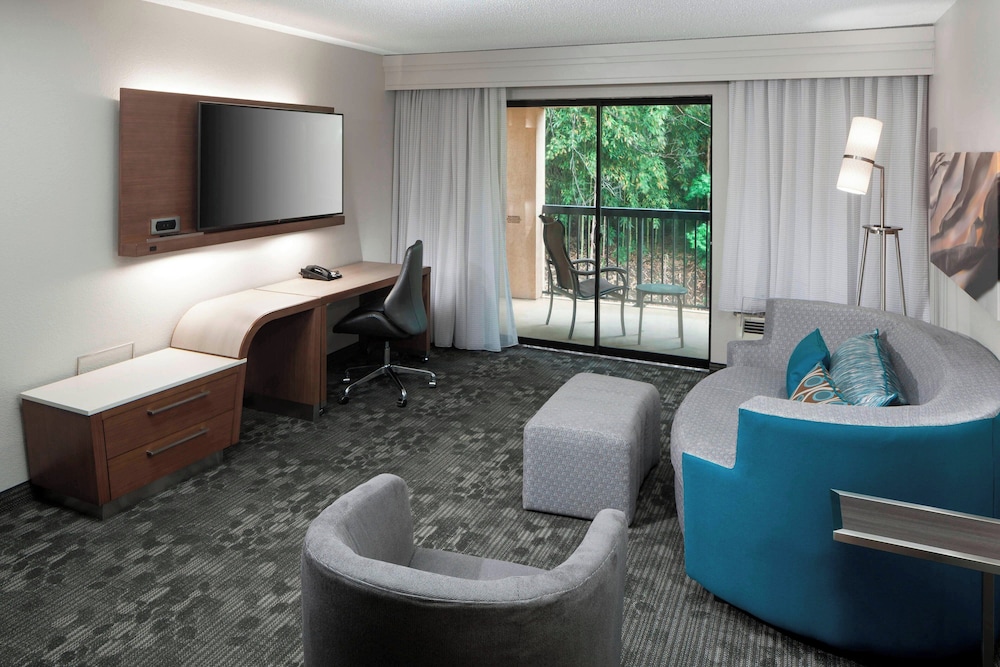 Suite, 1 King Bed with Sofa bed, Balcony - Photo 1