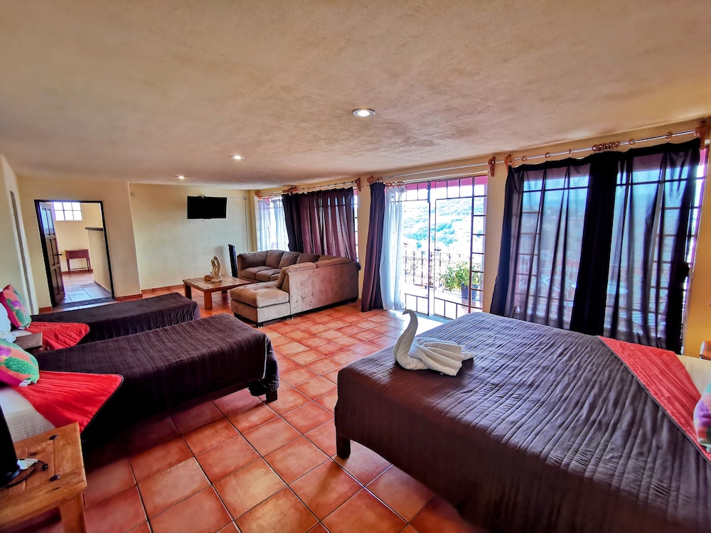 Deluxe Quadruple Room, Multiple Beds, Terrace, City View (Godiva) photo 1