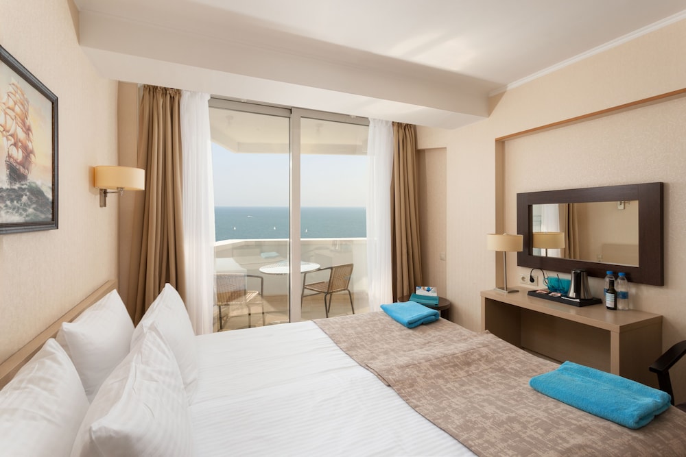 Standard Double or Twin Room, Balcony photo 2