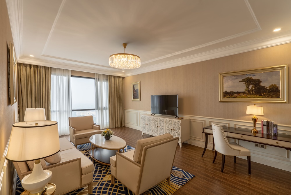 Suite - Photo 12