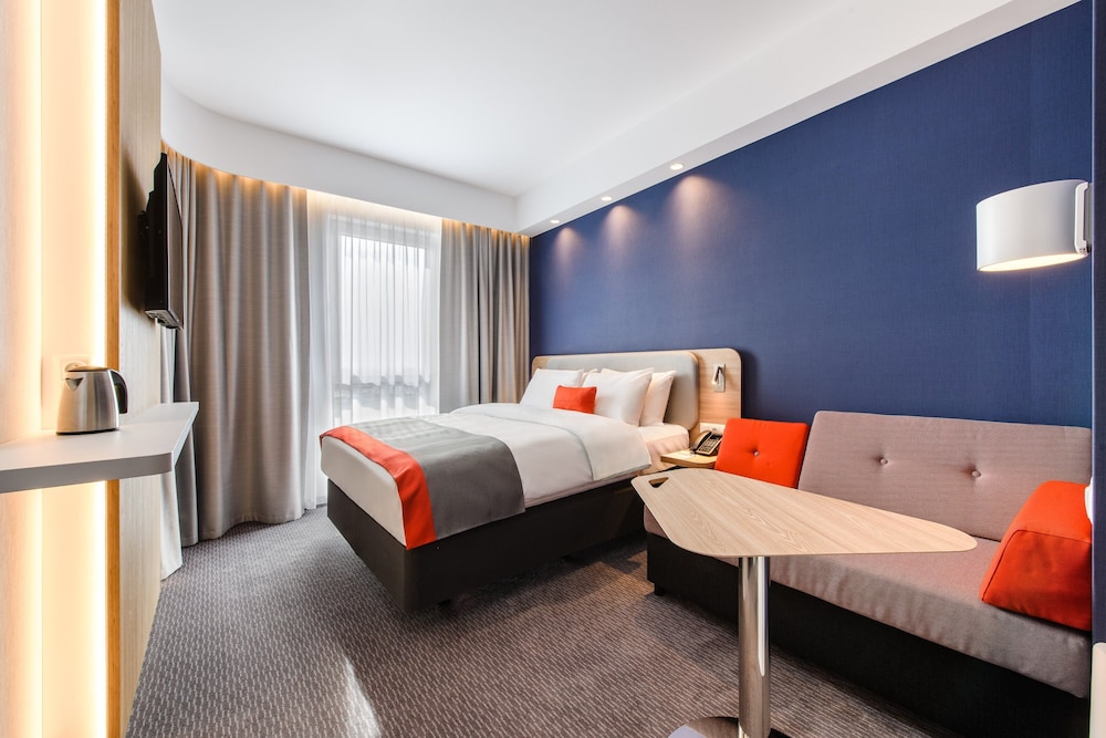 Standard Room, 1 King Bed (Free Breakfast) - Photo 9