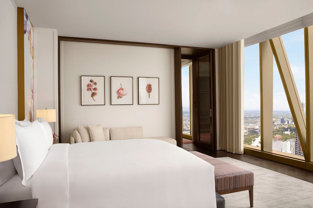 1 Bedroom King Suite with Bay Views