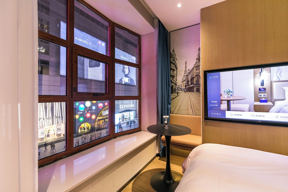 Queen Room with View