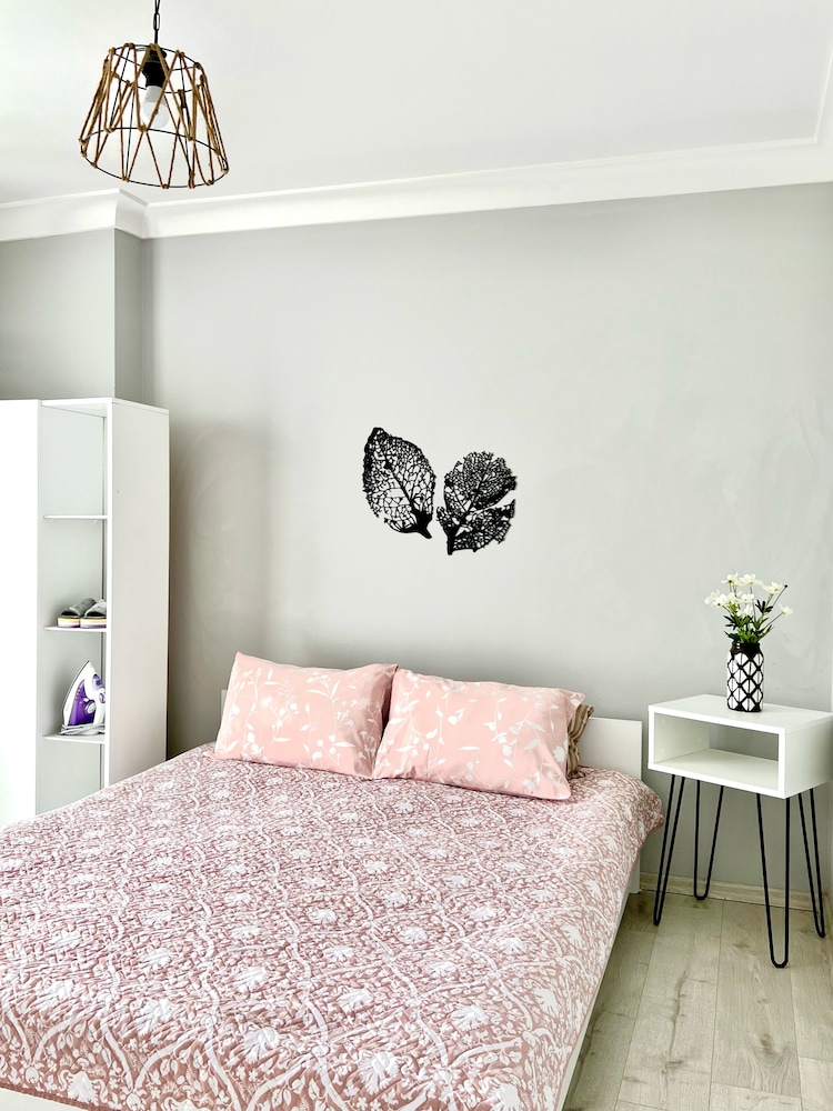 City Apartment, 2 Bedrooms photo 1