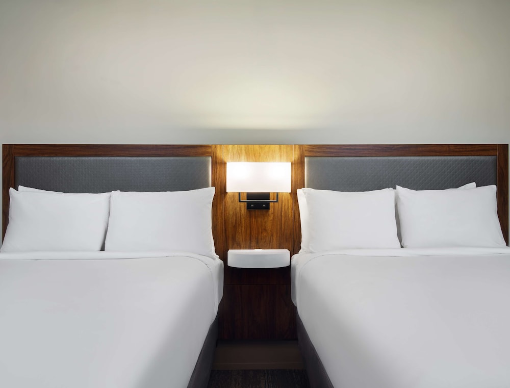Room, 2 Double Beds, City View - Photo 8