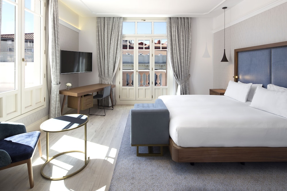 Superior Room, 1 King Bed, Terrace