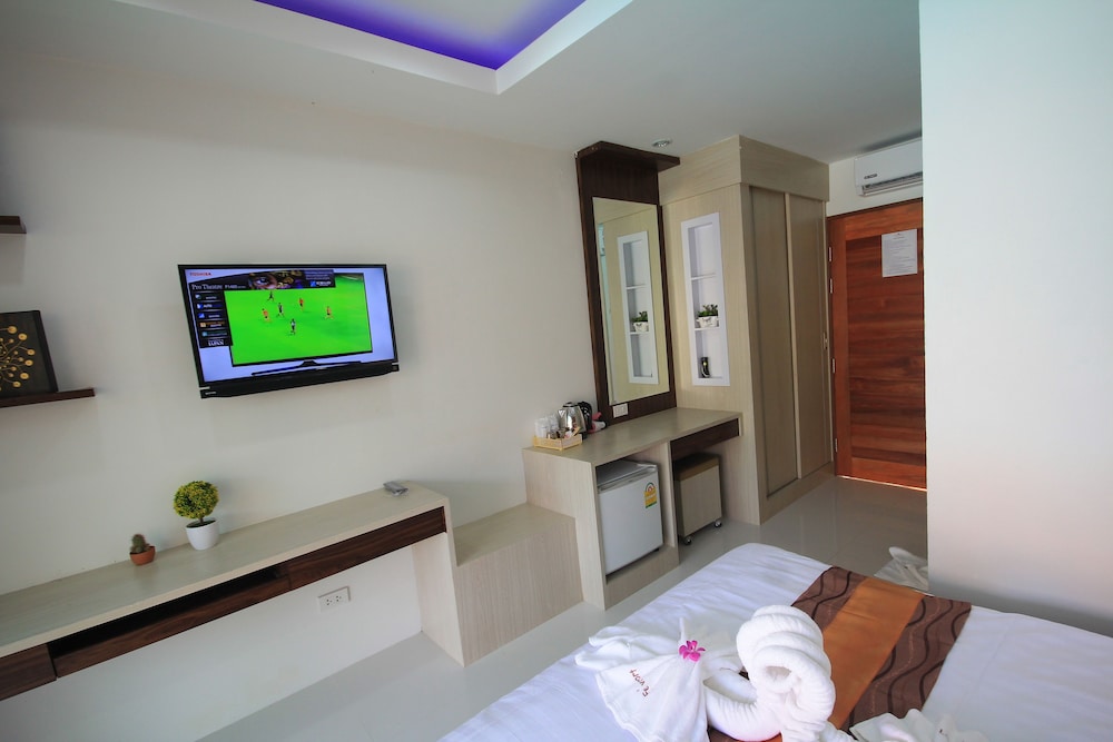 Superior Pool View Double Bed photo 2
