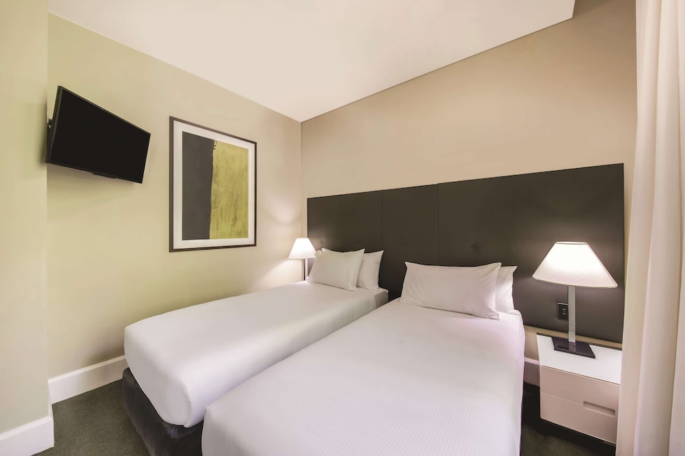 Premier Two Bedroom Apartment thumbnail 5