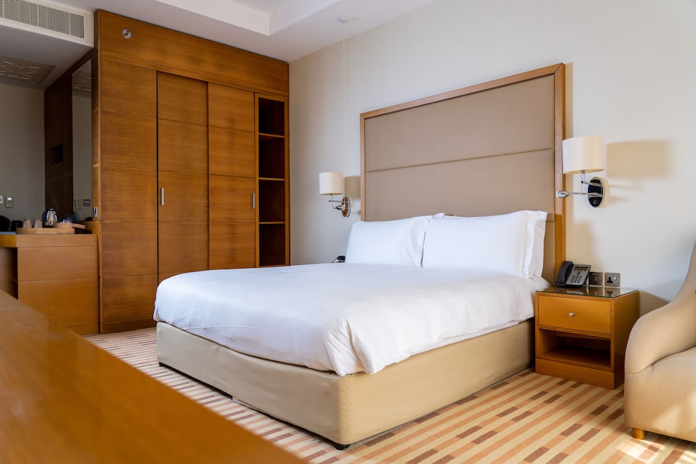 Standard Room, 1 King Bed, Balcony, Pool View - Photo 28