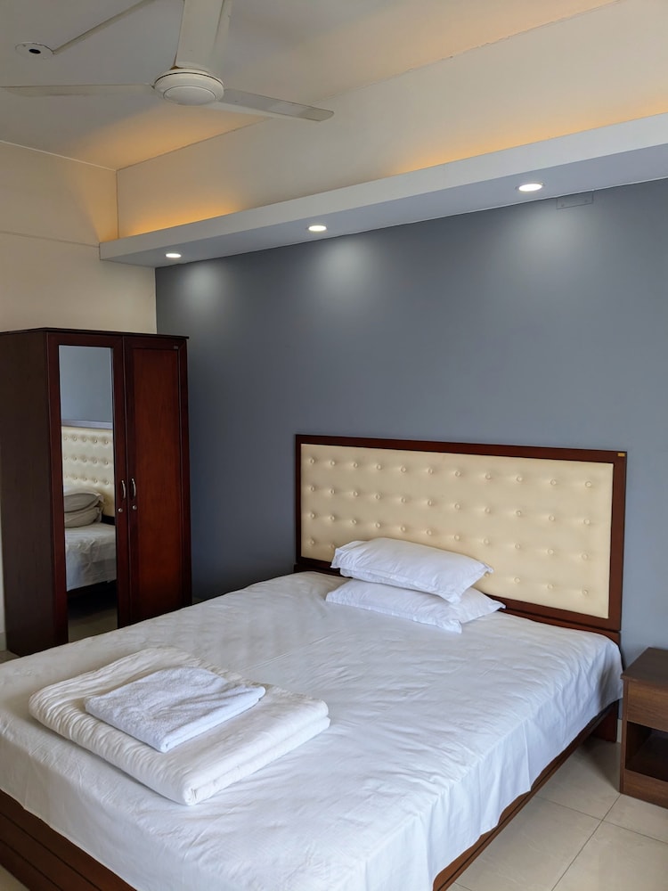 Deluxe Suite, Balcony, City View