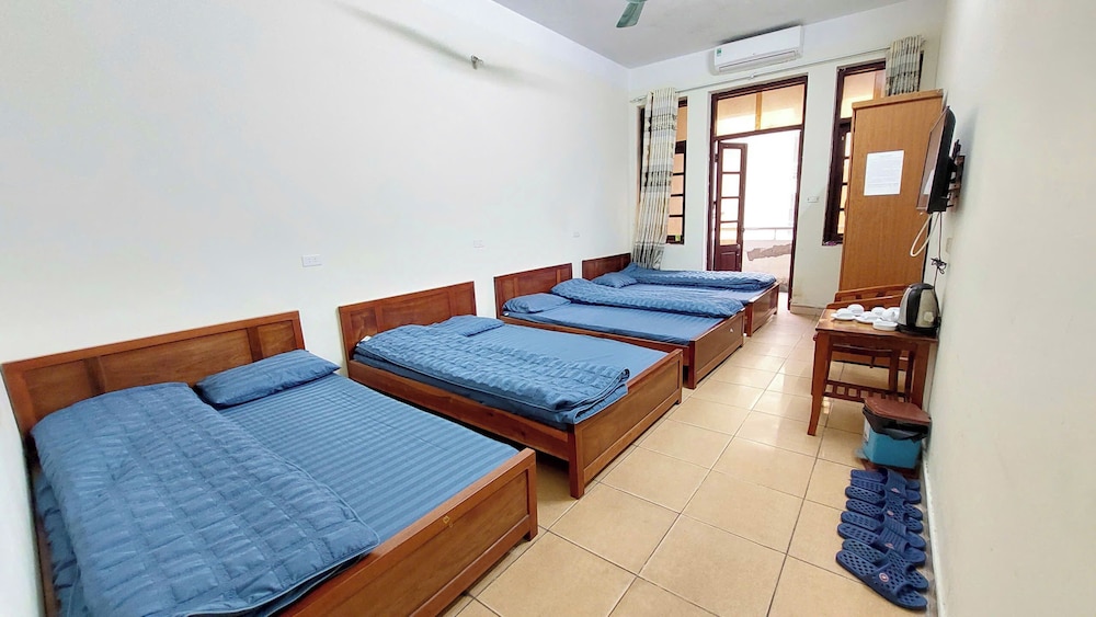 Standard Quadruple Room, City View
