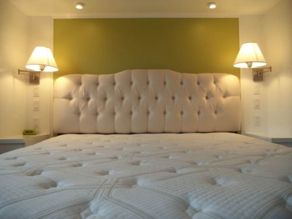 Room (King Room Ensuite Bath) photo 2