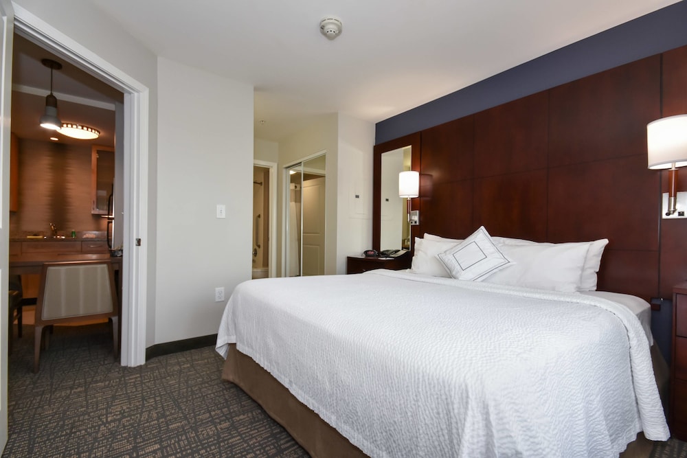 Suite, 1 Bedroom, 2 Queen Beds with a Sofa Bed (Hearing Accessible) - Photo 3