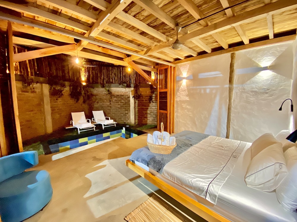 King Suite with Private Pool - Photo 3